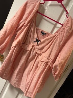 torrid peach eyelet peplum top with black bow
